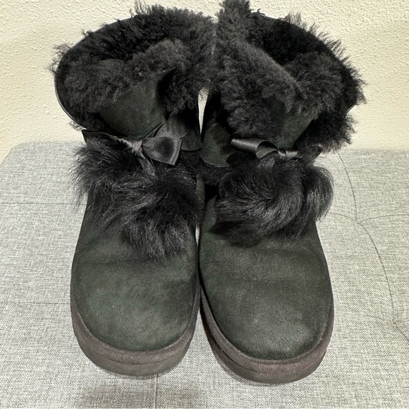 UGG Women’s Gitta Bow Boot - Picture 3 of 14